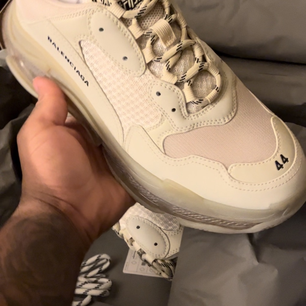 Balenciaga Cream Sneakers - Picture 4 of 7